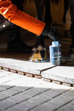 Charger l'image dans la galerie, Huile hydratante naturelle pour sabots NHC